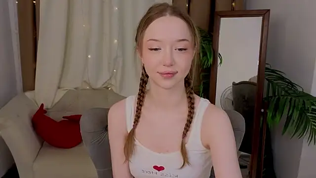 Snapshot of VioletMills chatting on 02/19/25, 08:52 VioletMills online show from 02/19/25, 08:52