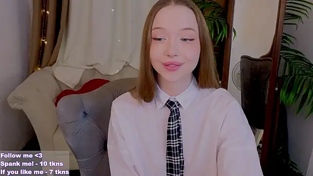 Snapshot of VioletMills chatting on 02/21/25, 12:05 VioletMills online show from 02/21/25, 12:05