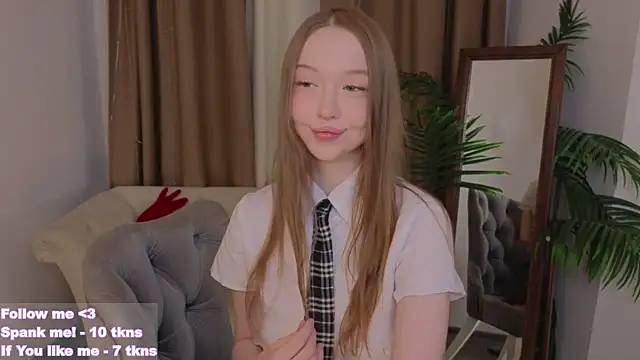 Snapshot of VioletMills chatting on 03/15/25, 09:05 VioletMills online show from 03/15/25, 09:05