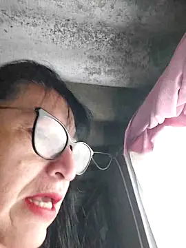 clarita 01 online show from 10/30/25, 11:22