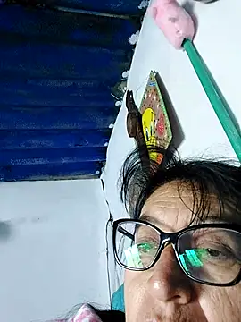 Snapshot of clarita_01 chatting on 04/27/26, 11:41 clarita 01 online show from 04/27/26, 11:41