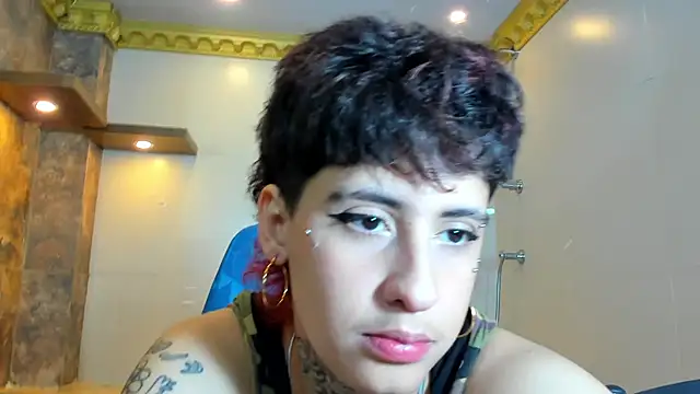 Snapshot of Ethan_lennox chatting on 10/17/25, 03:36 Ethan lennox online show from 10/17/25, 03:36