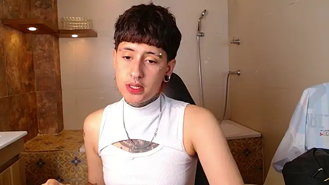 Snapshot of Ethan_lennox chatting on 11/14/25, 02:27 Ethan lennox online show from 11/14/25, 02:27