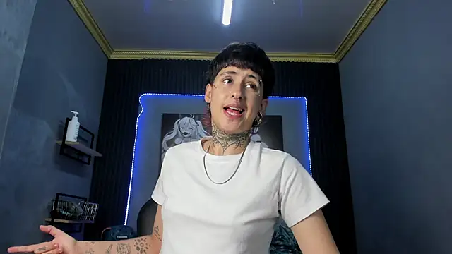 Snapshot of Ethan_lennox chatting on 11/18/25, 03:27 Ethan lennox online show from 11/18/25, 03:27