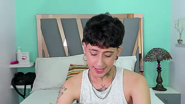 Snapshot of Ethan_lennox chatting on 12/13/25, 10:37 Ethan lennox online show from 12/13/25, 10:37