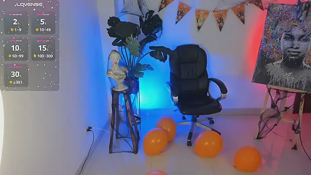 JANYLOVE   online show from 10/31/25, 10:49