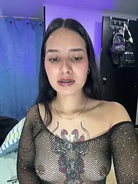 Snapshot of _vaness chatting on 10/10/25, 05:17 vaness online show from 10/10/25, 05:17