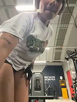 Snapshot of _vaness chatting on 10/29/25, 05:42 vaness online show from 10/29/25, 05:42