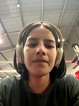 Snapshot of _vaness chatting on 12/02/25, 06:08 vaness online show from 12/02/25, 06:08