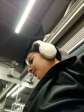  vaness online show from 04/05/26, 05:48