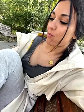 AlexandraRand online show from 10/22/25, 09:31