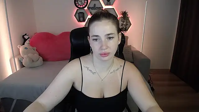 Snapshot of SabrinViolet chatting on 07/13/26, 08:06 SabrinViolet online show from 07/13/26, 08:06