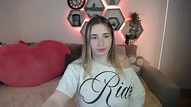 Snapshot of SabrinViolet chatting on 07/20/26, 10:39 SabrinViolet online show from 07/20/26, 10:39