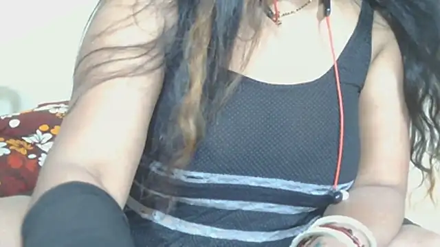 Snapshot of Cute_Ruhi99 chatting on 03/18/26, 06:27 Cute Ruhi99 online show from 03/18/26, 06:27