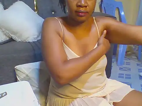 Snapshot of Sexy_Kezzy chatting on 12/20/25, 01:23 Sexy Kezzy online show from 12/20/25, 01:23