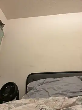 Snapshot of prettlovely14 chatting on 10/06/25, 06:27 prettlovely14 online show from 10/06/25, 06:27