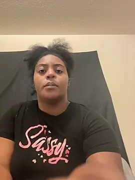 Snapshot of prettlovely14 chatting on 12/18/25, 05:13 prettlovely14 online show from 12/18/25, 05:13