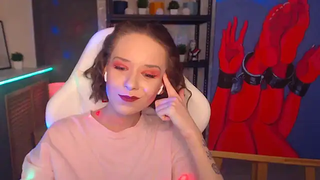 Snapshot of FascinatingEyess chatting on 12/08/24, 09:52 FascinatingEyess online show from 12/08/24, 09:52