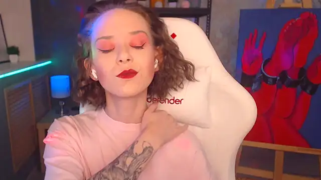 Snapshot of FascinatingEyess chatting on 12/20/24, 06:24 FascinatingEyess online show from 12/20/24, 06:24