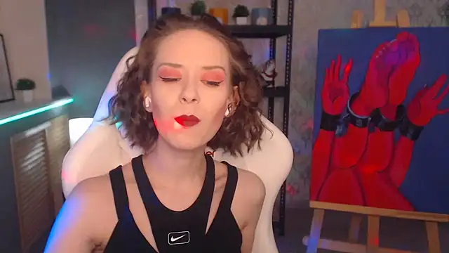 Snapshot of FascinatingEyess chatting on 01/04/25, 06:09 FascinatingEyess online show from 01/04/25, 06:09