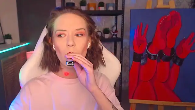 Snapshot of FascinatingEyess chatting on 01/18/25, 08:09 FascinatingEyess online show from 01/18/25, 08:09