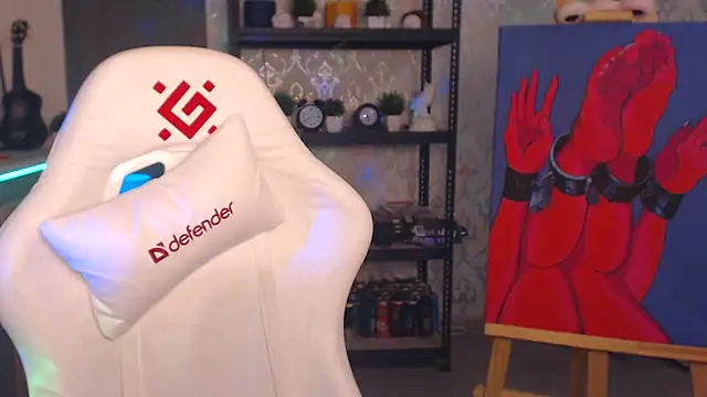 Snapshot of FascinatingEyess chatting on 12/21/25, 01:29 FascinatingEyess online show from 12/21/25, 01:29