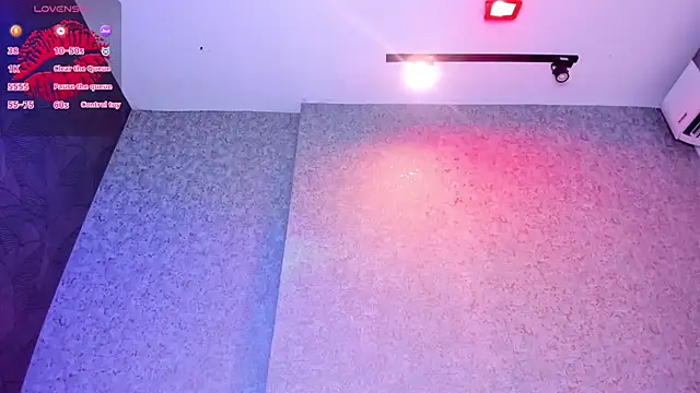 Snapshot of VanessaKalo chatting on 10/04/25, 01:47 VanessaKalo online show from 10/04/25, 01:47