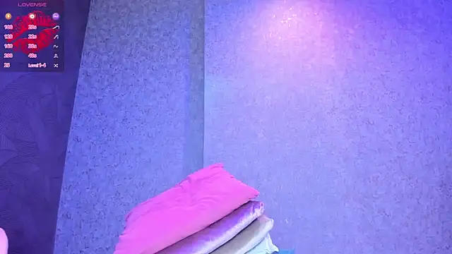 Snapshot of VanessaKalo chatting on 11/27/25, 01:29 VanessaKalo online show from 11/27/25, 01:29