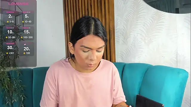 yossi peach cute online show from 12/02/25, 10:16