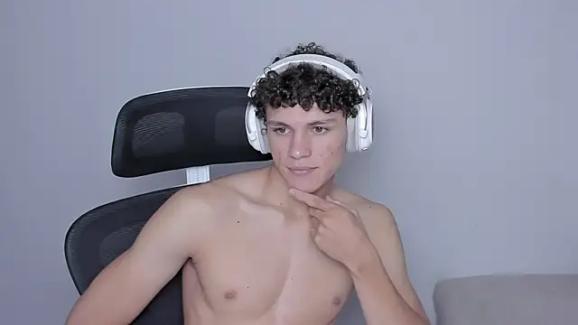 laurent nova online show from 10/06/25, 03:04