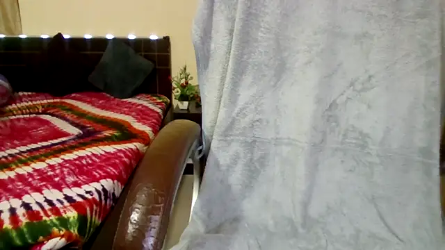 Snapshot of Queenhimanshi chatting on 02/05/26, 12:04 Queenhimanshi online show from 02/05/26, 12:04