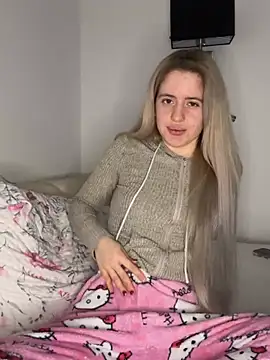 Holly-Glamour online show from 02/26/26, 11:48