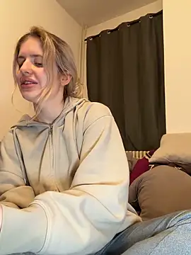 Holly-Glamour online show from 03/29/26, 09:26