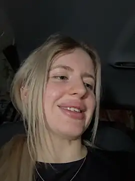 Holly-Glamour online show from 04/18/26, 11:16