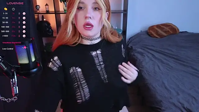 Snapshot of The_Full_Red_Moon chatting on 02/17/25, 11:23 The Full Red Moon online show from 02/17/25, 11:23