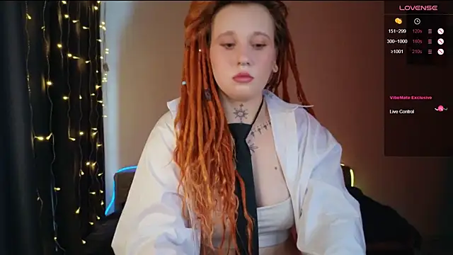 Snapshot of The_Full_Red_Moon chatting on 01/17/26, 07:13 The Full Red Moon online show from 01/17/26, 07:13