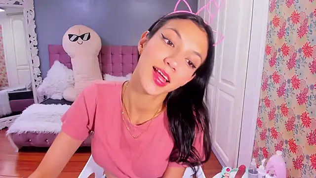 Snapshot of Iris_Stone_ chatting on 12/05/24, 08:00 Iris Stone online show from 12/05/24, 08:00