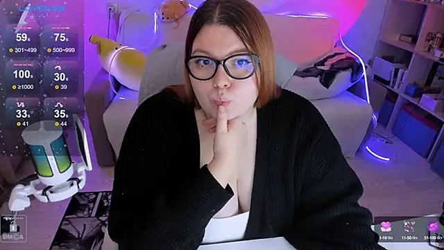 Snapshot of Melissa_Purr chatting on 02/17/25, 06:48 Melissa Purr online show from 02/17/25, 06:48