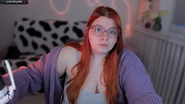 Snapshot of Melissa_Purr chatting on 09/28/25, 03:06 Melissa Purr online show from 09/28/25, 03:06