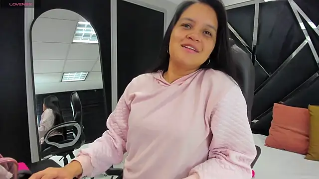 Snapshot of Ivanna18_x chatting on 09/20/25, 03:29 Ivanna18 x online show from 09/20/25, 03:29