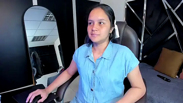 Snapshot of Ivanna18_x chatting on 10/10/25, 03:38 Ivanna18 x online show from 10/10/25, 03:38