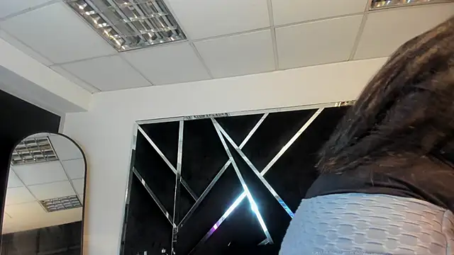 Snapshot of Ivanna18_x chatting on 11/19/25, 04:23 Ivanna18 x online show from 11/19/25, 04:23