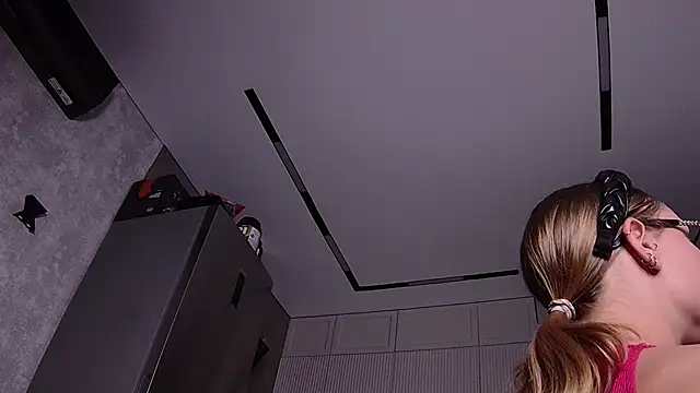 eelizabeth online show from 01/30/25, 08:22