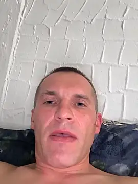 Snapshot of AttractiveSilk5 chatting on 10/05/25, 03:32 AttractiveSilk5 online show from 10/05/25, 03:32