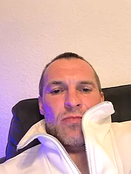 Snapshot of AttractiveSilk5 chatting on 03/30/26, 05:58 AttractiveSilk5 online show from 03/30/26, 05:58