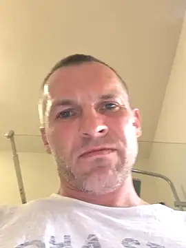 Snapshot of AttractiveSilk5 chatting on 04/17/26, 04:10 AttractiveSilk5 online show from 04/17/26, 04:10