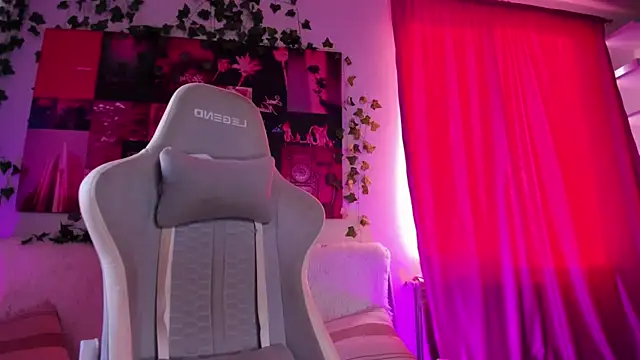 Kate Burleskk online show from 10/07/25, 04:20