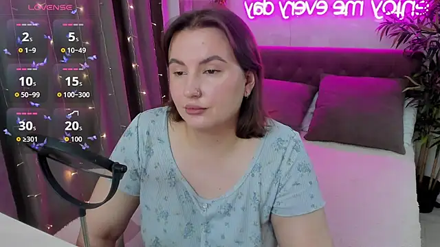 FeralPeach online show from 10/09/25, 04:21