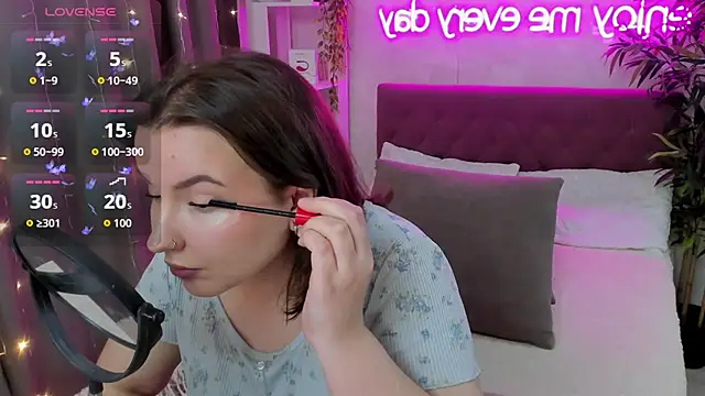 FeralPeach online show from 10/25/25, 05:04