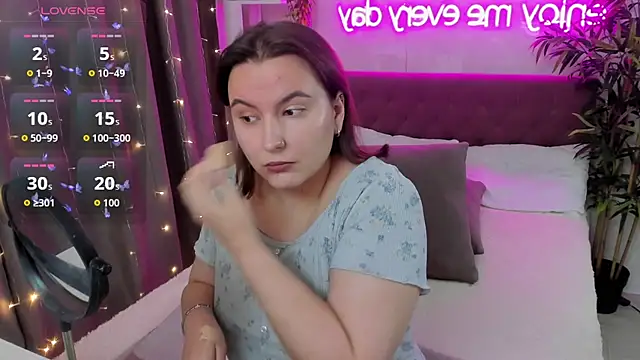 FeralPeach online show from 10/26/25, 05:13